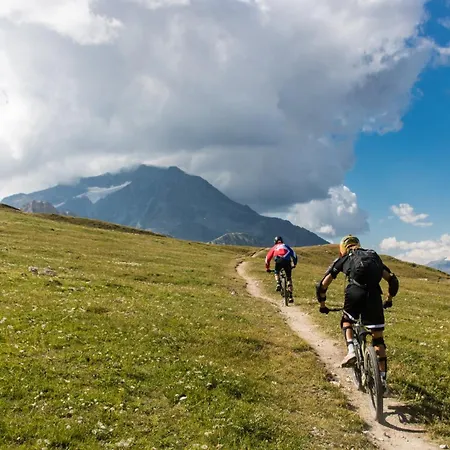 Lovatiere Convivial Vue Montagne Сasa de vacaciones